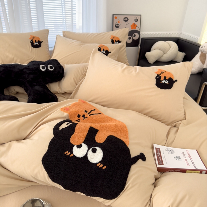 91家纺网 家纺一手货源 找家纺 曼谷家纺 年新款熊猫毛巾绣四件套柔软磨毛床上用品水洗棉套件 小猫-奶茶