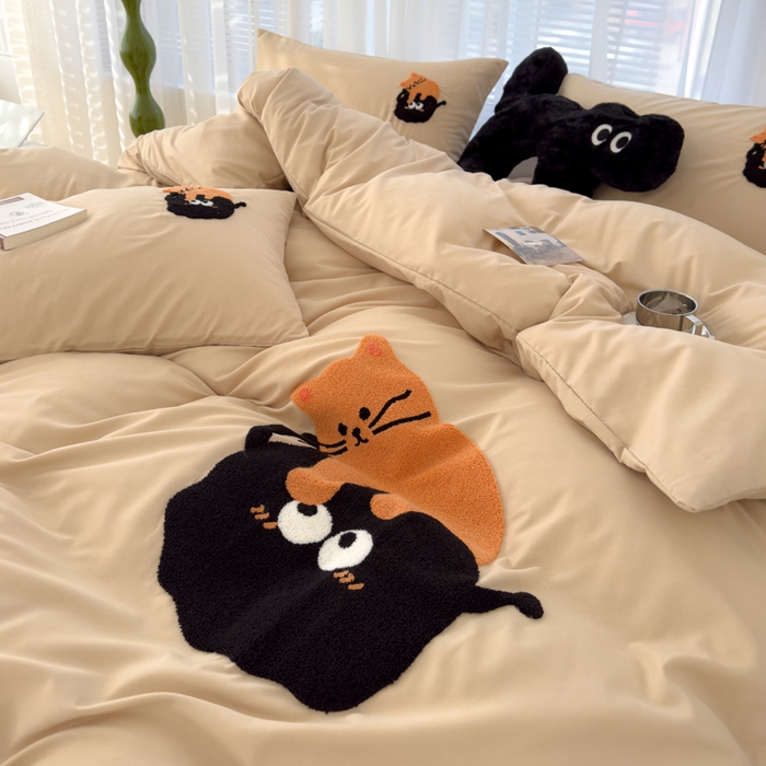 91家纺网 家纺一手货源 找家纺 曼谷家纺 年新款熊猫毛巾绣四件套柔软磨毛床上用品水洗棉套件 小猫-奶茶