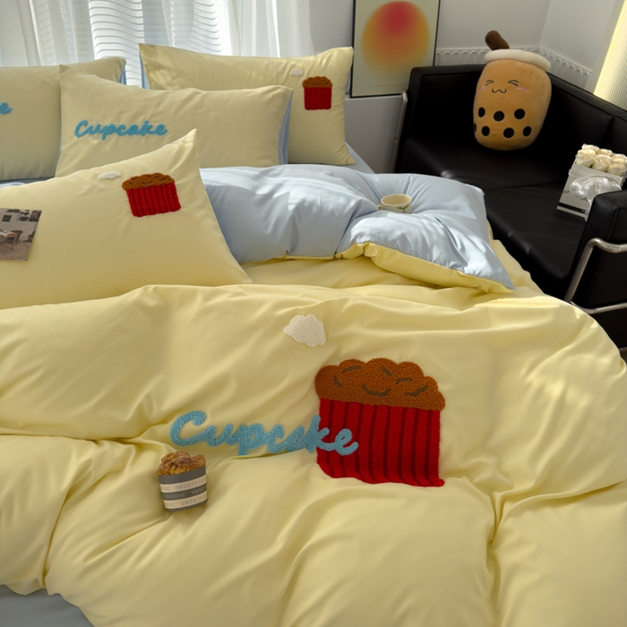 91家纺网 家纺一手货源 找家纺 曼谷家纺 年新款熊猫毛巾绣四件套柔软磨毛床上用品水洗棉套件 蛋糕-芝士蓝