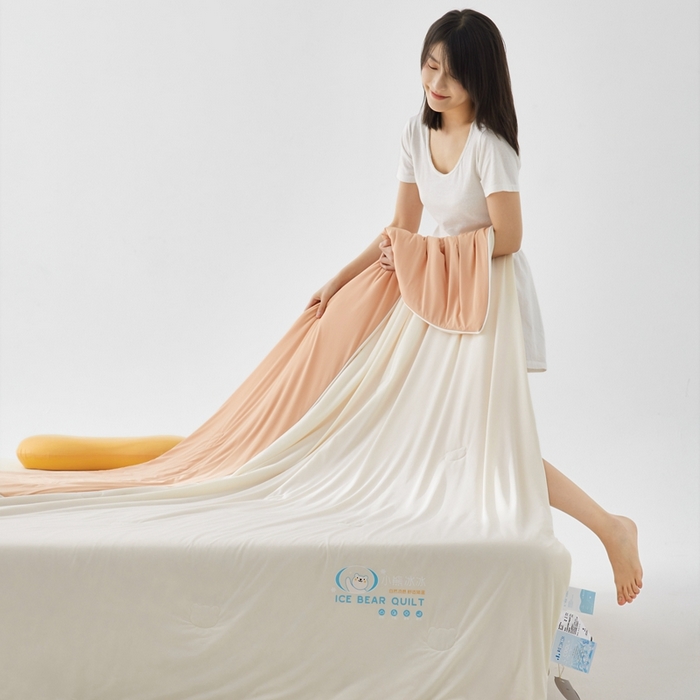 91家纺网 家纺一手货源 找家纺 安莱生活 2024新款小熊冰冰双拼系列高定版即刻凉感夏被3.0升级版 咖啡