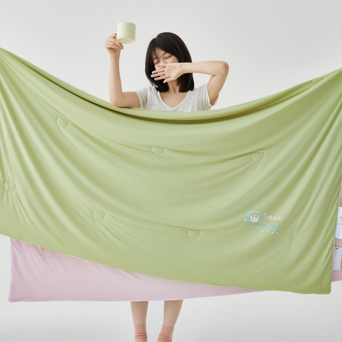 91家纺网 家纺一手货源 找家纺 安莱生活 2024新款小熊冰冰双拼系列高定版即刻凉感夏被3.0升级版 西瓜
