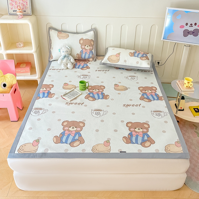 91家纺网 家纺一手货源 找家纺 安哆啦家纺 安哆啦家纺 2024新款A类冰藤印花凉席 蛋糕小熊-凉席款