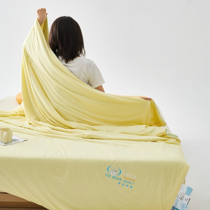 91家纺网 家纺一手货源 找家纺 安莱生活 2024新款小熊冰冰双拼系列高定版即刻凉感夏被3.0升级版 香橙