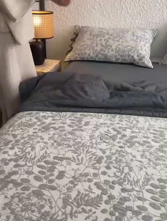 91家纺网 家纺一手货源 找家纺 安莱生活 2024新款高端双层纱栀子花色织大提花夏被及夏被四件套 栀子花-深灰