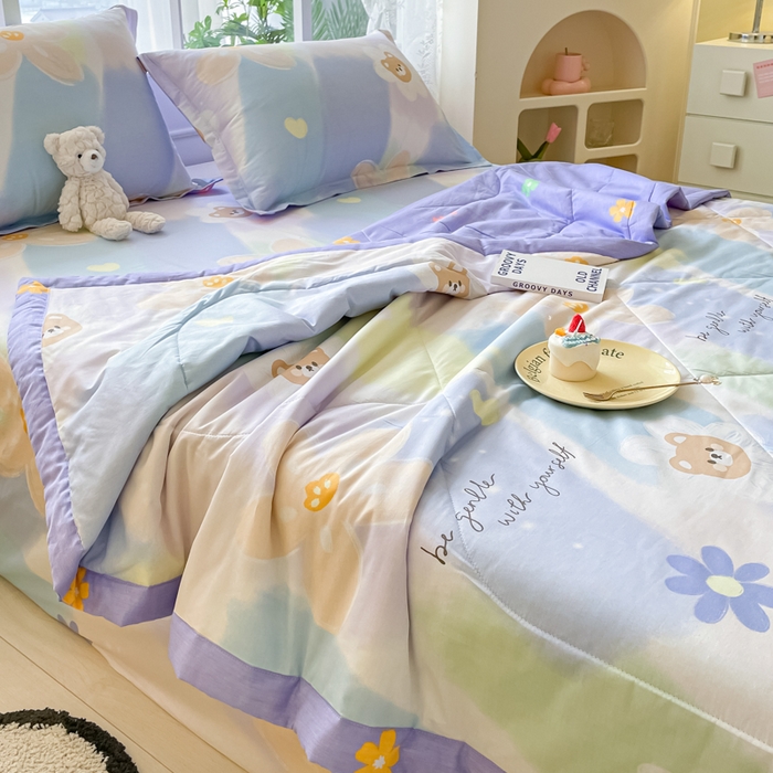 91家纺网 家纺一手货源 找家纺 菲梵家纺 2025春夏新品A类全棉喷气印花夏被 被子被芯 元气小熊