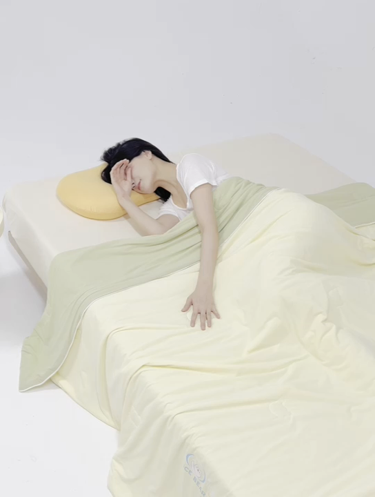 91家纺网 家纺一手货源 找家纺 安莱生活 2024新款小熊冰冰双拼系列高定版即刻凉感夏被3.0升级版 香橙