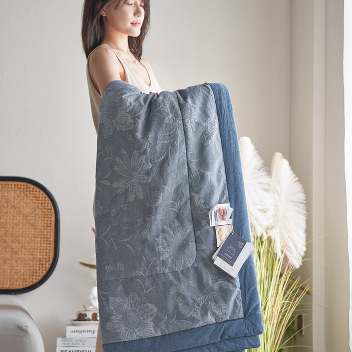 91家纺网 家纺一手货源 找家纺 安莱生活 2024新款高端双层纱色织大提花夏被 馥香 馥香-深蓝