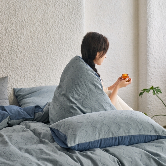 91家纺网 家纺一手货源 找家纺 安莱生活 2025新款双层纱色织提花波浪系列四件套 竖纹波浪 竖纹波浪-深蓝