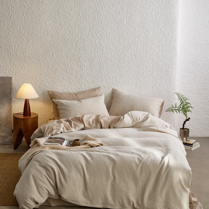 91家纺网 家纺一手货源 找家纺 （总）安莱生活 2025新款双层纱色织提花波浪系列四件套 竖纹波浪