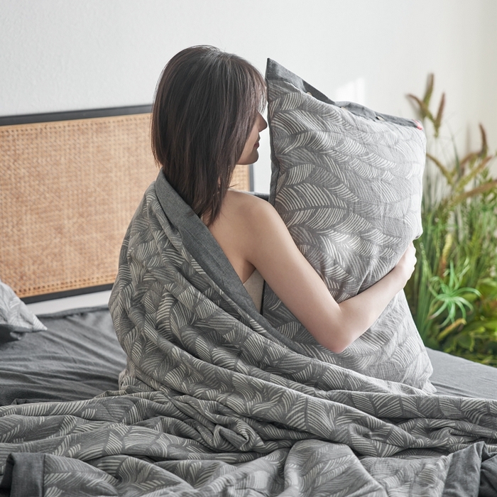 91家纺网 家纺一手货源 找家纺 安莱生活 2024新款高端双层纱色织大提花夏被 落叶 落叶-深灰