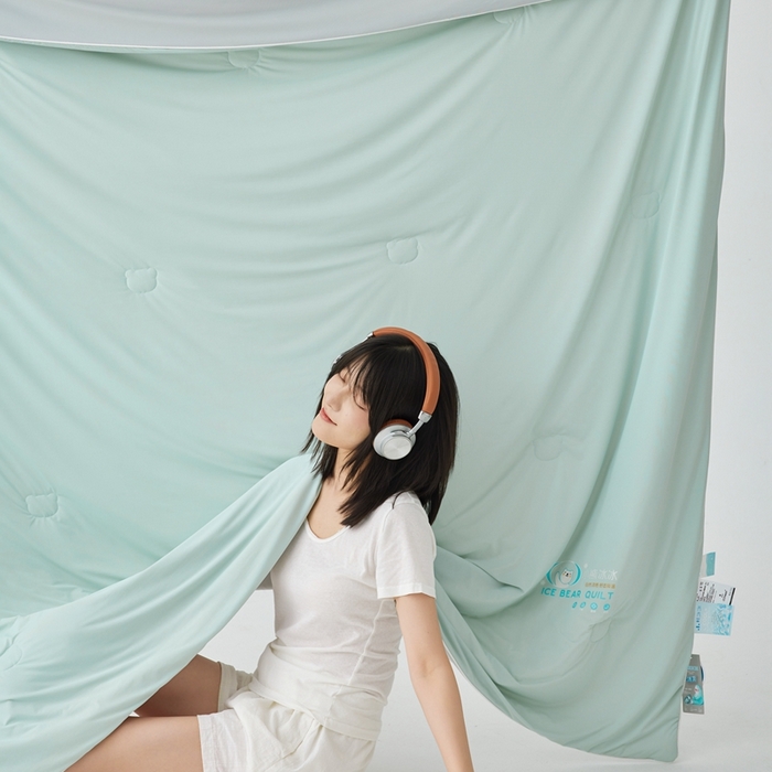 91家纺网 家纺一手货源 找家纺 安莱生活 2024新款小熊冰冰双拼系列高定版即刻凉感夏被3.0升级版 海风