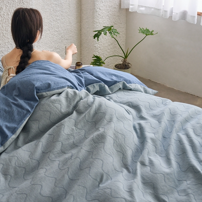 91家纺网 家纺一手货源 找家纺 安莱生活 2025新款双层纱色织提花波浪系列四件套 竖纹波浪 竖纹波浪-深蓝