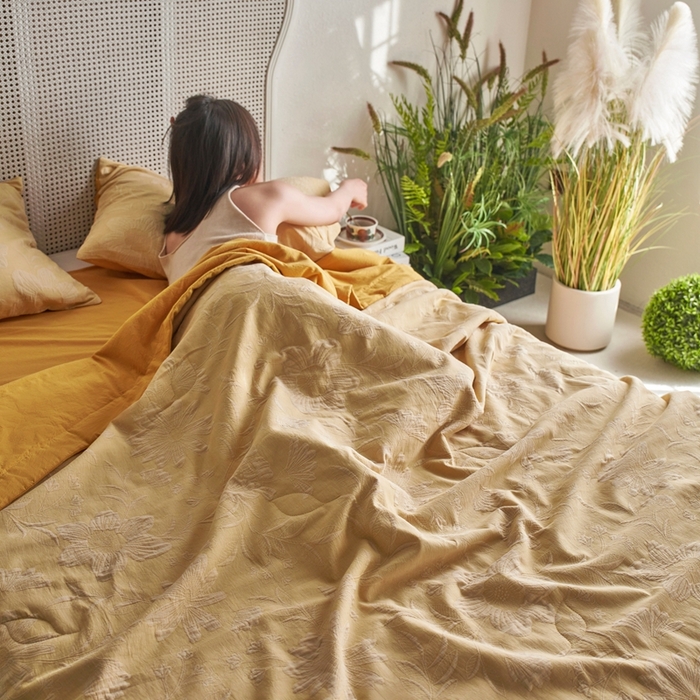 91家纺网 家纺一手货源 找家纺 安莱生活 2024新款高端双层纱色织大提花夏被 馥香 馥香-姜黄
