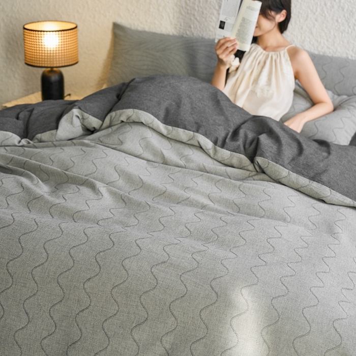 91家纺网 家纺一手货源 找家纺 安莱生活 2025新款双层纱色织提花波浪系列四件套 竖纹波浪 竖纹波浪-深灰
