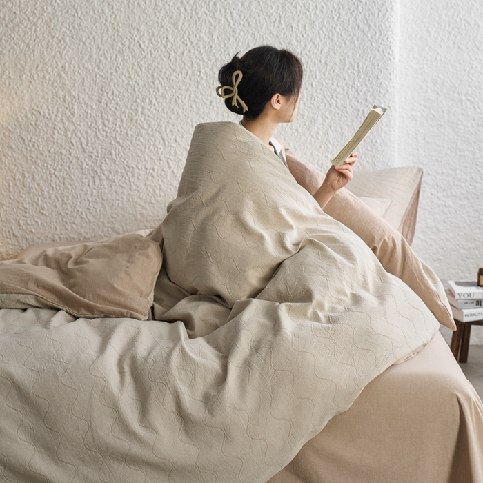 91家纺网 家纺一手货源 找家纺 （总）安莱生活 2025新款双层纱色织提花波浪系列四件套 竖纹波浪