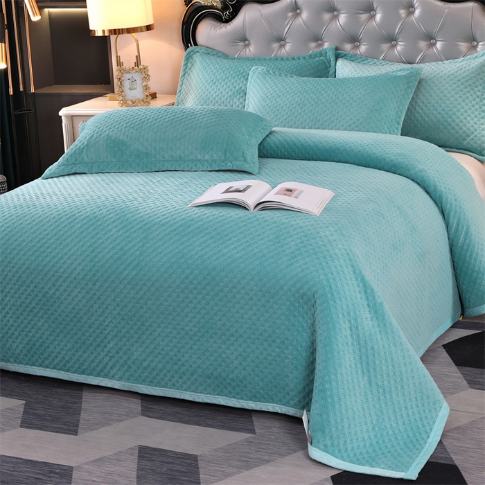 91家纺网 家纺一手货源 找家纺 芸锦豪 2024新款牛奶绒华夫格床盖 绿色