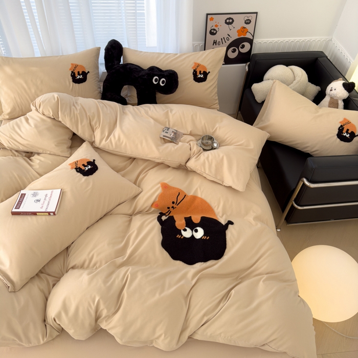 91家纺网 家纺一手货源 找家纺 曼谷家纺 年新款熊猫毛巾绣四件套柔软磨毛床上用品水洗棉套件 小猫-奶茶