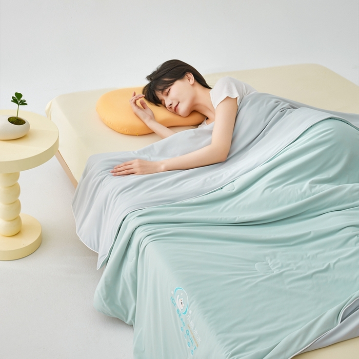 91家纺网 家纺一手货源 找家纺 （总）安莱生活 2024新款小熊冰冰双拼系列高定版即刻凉感夏被3.0升级版