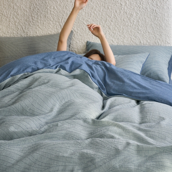 91家纺网 家纺一手货源 找家纺 安莱生活 2025新款双层纱色织提花波浪系列四件套 乱纹波浪 乱纹波浪-深蓝