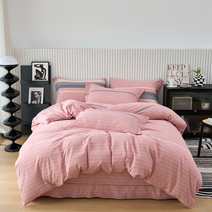 91家纺网 家纺一手货源 找家纺 三沁家居 2024新款格子色织全棉水洗棉四件套 宽边 豆蔻粉