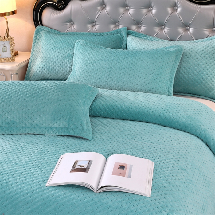 91家纺网 家纺一手货源 找家纺 芸锦豪 2024新款牛奶绒华夫格床盖 绿色