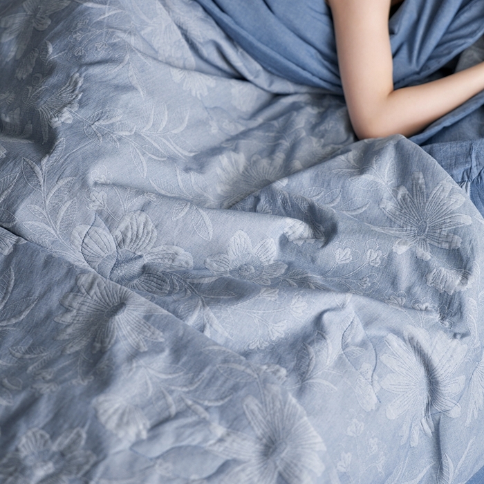 91家纺网 家纺一手货源 找家纺 安莱生活 2024新款高端双层纱色织大提花夏被 馥香 馥香-深蓝