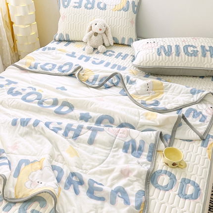 91家纺网 家纺一手货源 找家纺 柒月家居 2024新款印花小清新款乳胶凉席床席款夏被四件套 月亮船