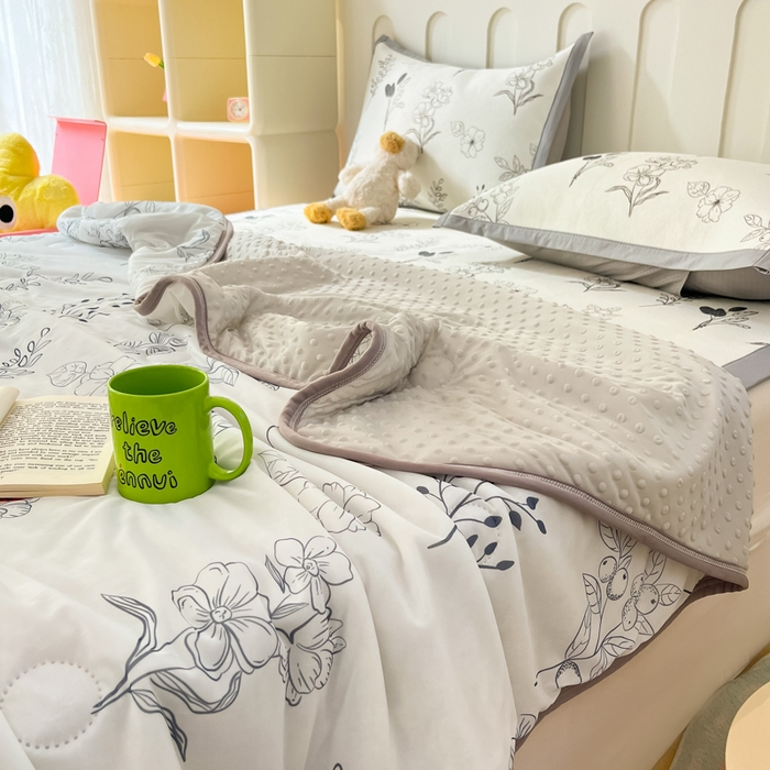 91家纺网 家纺一手货源 找家纺 安哆啦 2024新款A类凉感丝冰豆豆夏被冰丝席冰藤席四件套 夏被-空墨