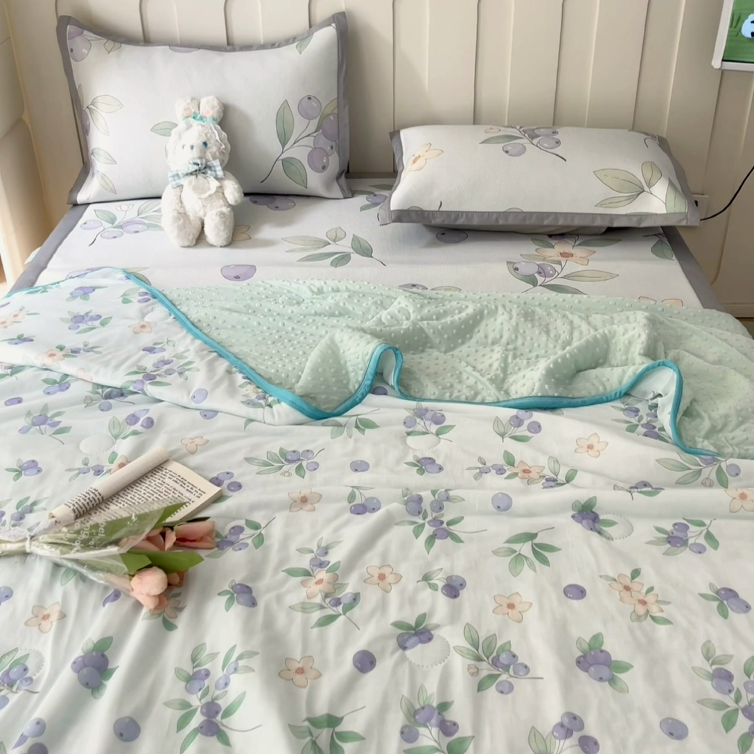 91家纺网 家纺一手货源 找家纺 安哆啦 2024新款A类凉感丝冰豆豆夏被冰丝席冰藤席四件套 夏被-蓝莓