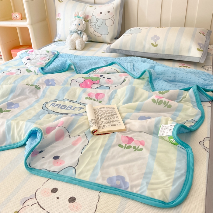 91家纺网 家纺一手货源 找家纺 安哆啦 2024新款A类凉感丝冰豆豆夏被冰丝席冰藤席四件套 夏被-花中兔