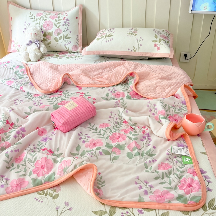 91家纺网 家纺一手货源 找家纺 安哆啦 2024新款A类凉感丝冰豆豆夏被冰丝席冰藤席四件套 夏被-夏日初恋