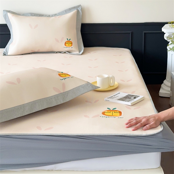 91家纺网 家纺一手货源 找家纺 甜梦 2024新款母婴级7A抗菌养生冰藤席影棚1—床笠款 小草猫猫（床笠款）