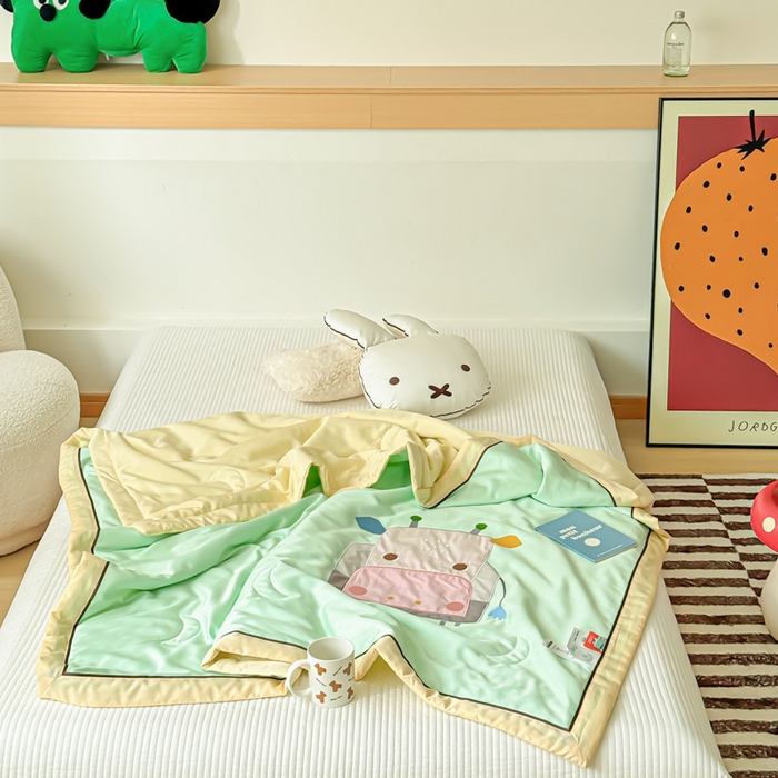 91家纺网 家纺一手货源 找家纺 喜多兔儿童家纺 2024新款莫代尔夏被空调被-萌宝宝系列 绿色小牛宝宝