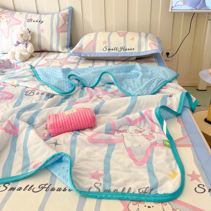 91家纺网 家纺一手货源 找家纺 安哆啦 2024新款A类凉感丝冰豆豆夏被冰丝席冰藤席四件套 夏被-怦然心动