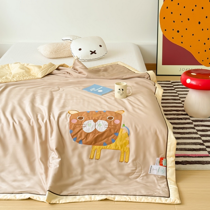 91家纺网 家纺一手货源 找家纺 喜多兔儿童家纺 2024新款莫代尔夏被空调被-萌宝宝系列 卡其色小老虎多多