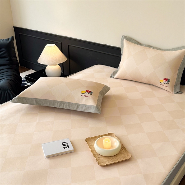 91家纺网 家纺一手货源 找家纺 甜梦 2024新款母婴级7A抗菌养生冰藤席影棚1—床笠款 菱格小花朵（床笠款）