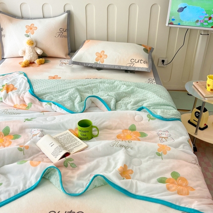 91家纺网 家纺一手货源 找家纺 安哆啦 2024新款A类凉感丝冰豆豆夏被冰丝席冰藤席四件套 夏被-桔花猫