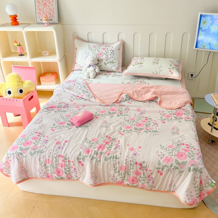 91家纺网 家纺一手货源 找家纺 安哆啦 2024新款A类凉感丝冰豆豆夏被冰丝席冰藤席四件套 夏被-夏日初恋