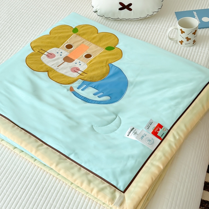 91家纺网 家纺一手货源 找家纺 喜多兔儿童家纺 2024新款莫代尔夏被空调被-萌宝宝系列 湖蓝色小狮子芯芯