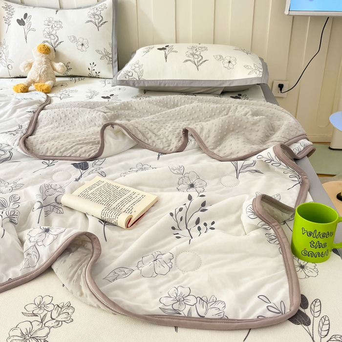 91家纺网 家纺一手货源 找家纺 安哆啦 2024新款A类凉感丝冰豆豆夏被冰丝席冰藤席四件套 夏被-空墨