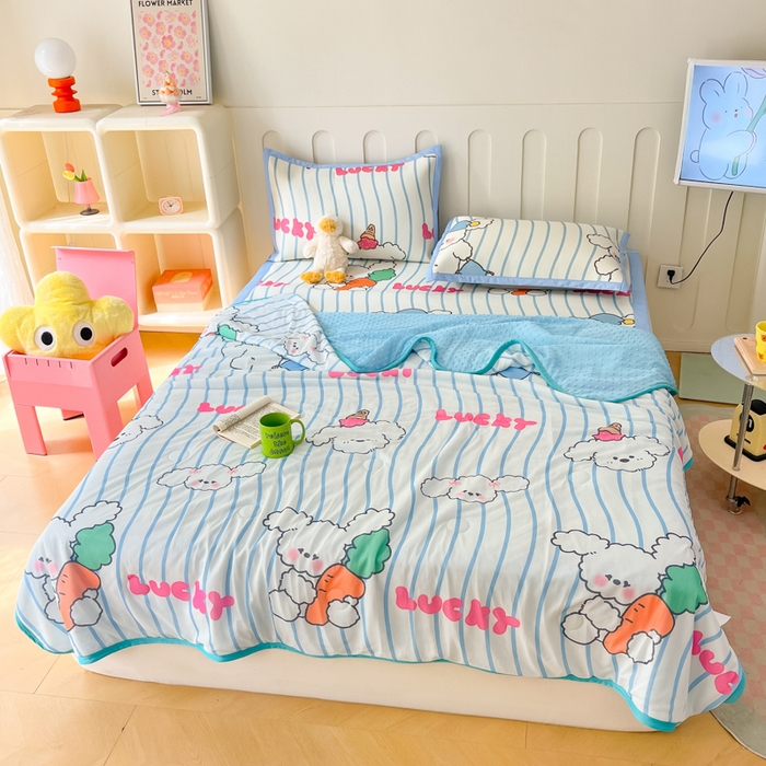 91家纺网 家纺一手货源 找家纺 安哆啦 2024新款A类凉感丝冰豆豆夏被冰丝席冰藤席四件套 夏被-吹泡泡