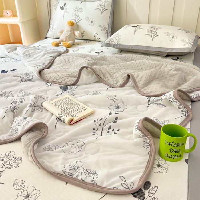 91家纺网 家纺一手货源 找家纺 安哆啦 2024新款A类凉感丝冰豆豆夏被冰丝席冰藤席四件套 夏被-空墨