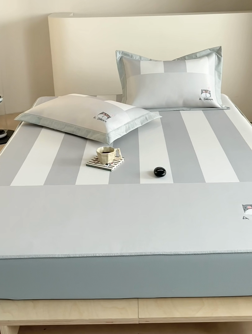 91家纺网 家纺一手货源 找家纺 甜梦 2024新款母婴级7A抗菌养生冰藤席影棚1—床笠款 美梦熊（床笠款）