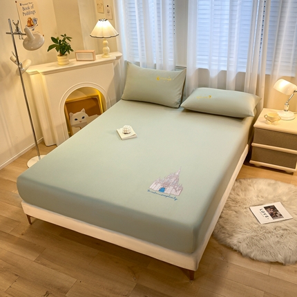 91家纺网 家纺一手货源 找家纺 暖季家纺2025新款40全棉绣花床笠梦幻王堡 抹茶绿