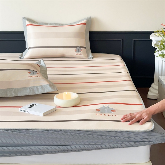 91家纺网 家纺一手货源 找家纺 甜梦 2024新款母婴级7A抗菌养生冰藤席影棚1—床笠款 条纹小兔（床笠款）