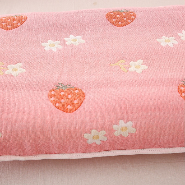 91家纺网 家纺一手货源 找家纺 朴尔家纺-毛巾被 2024新款全棉卡通六层纱布儿童枕套 甜甜草莓粉