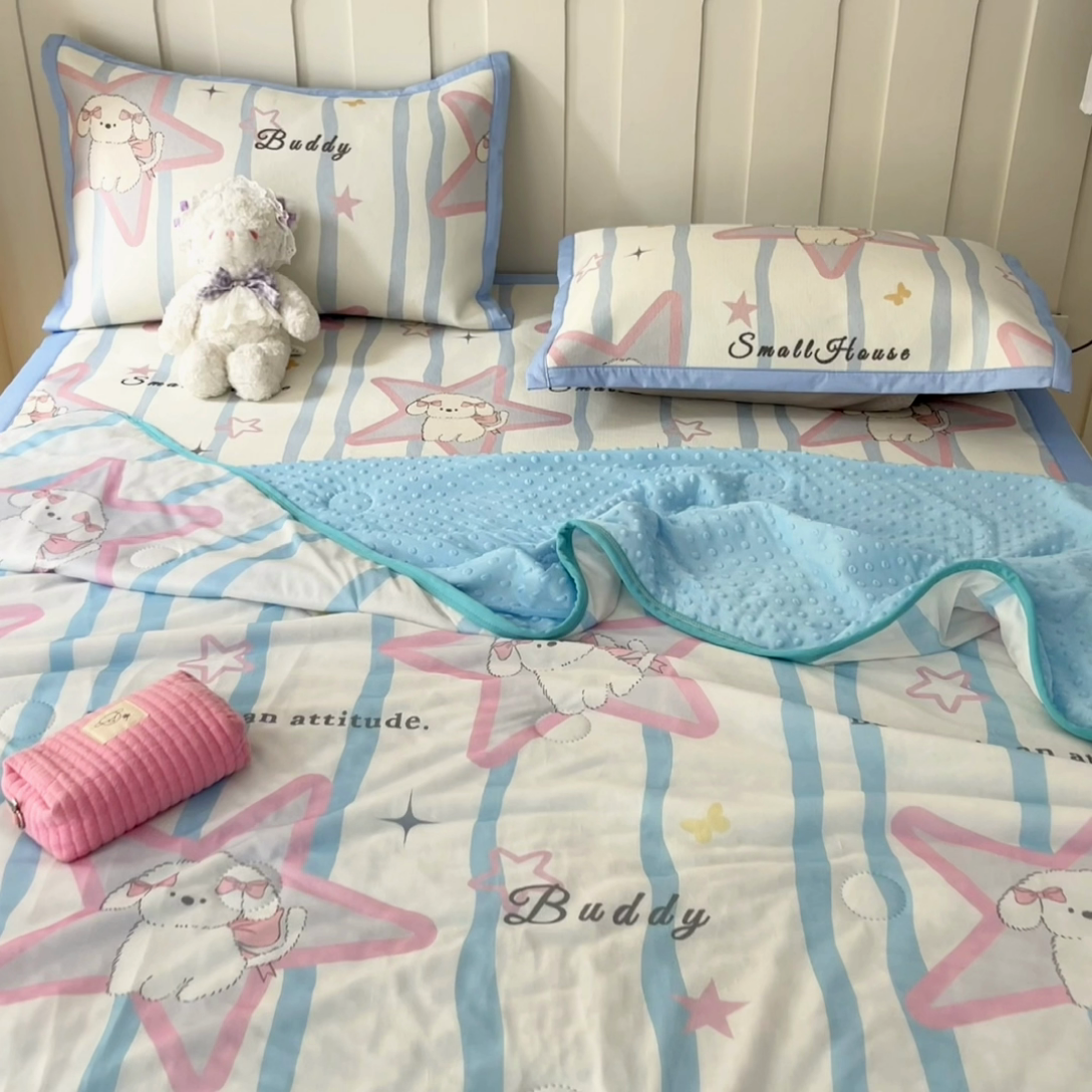 91家纺网 家纺一手货源 找家纺 安哆啦 2024新款A类凉感丝冰豆豆夏被冰丝席冰藤席四件套 夏被-怦然心动