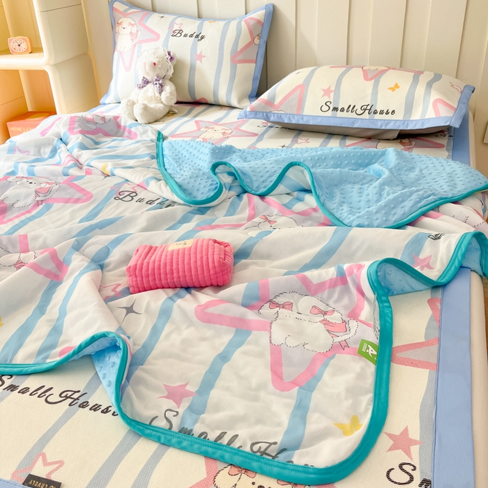 91家纺网 家纺一手货源 找家纺 安哆啦 2024新款A类凉感丝冰豆豆夏被冰丝席冰藤席四件套 夏被-怦然心动