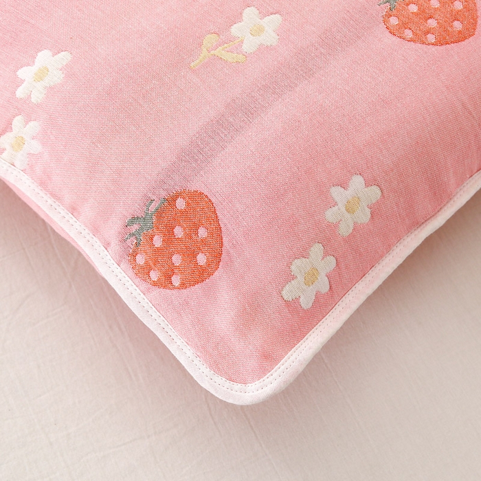 91家纺网 家纺一手货源 找家纺 朴尔家纺-毛巾被 2024新款全棉卡通六层纱布儿童枕套 甜甜草莓粉