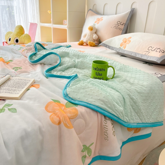 91家纺网 家纺一手货源 找家纺 安哆啦 2024新款A类凉感丝冰豆豆夏被冰丝席冰藤席四件套 夏被-桔花猫